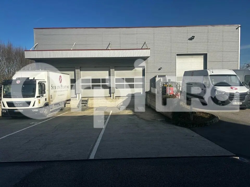 Local d’activités dans Lacroix-Saint-Ouen à louer Photo de l’immeuble– Image 1 sur 10