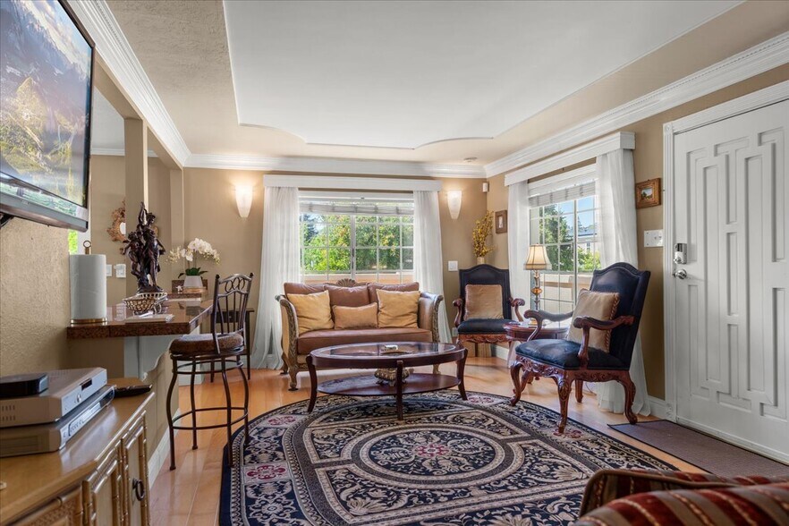 1176 Laurel St, San Carlos, CA à vendre - Photo de l’immeuble – Image 3 sur 22