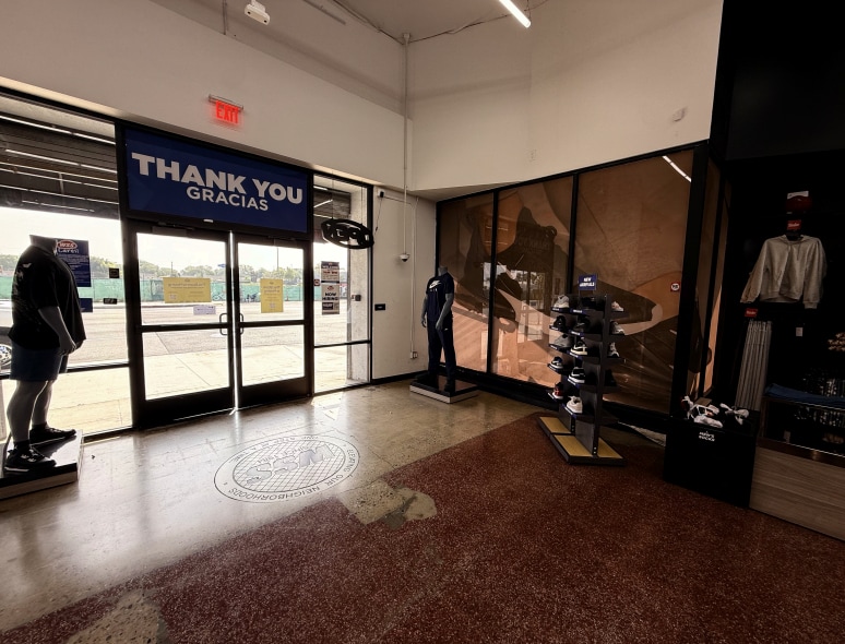 3695-3699 Crenshaw Blvd, Los Angeles, CA à louer Photo intérieure– Image 1 sur 6