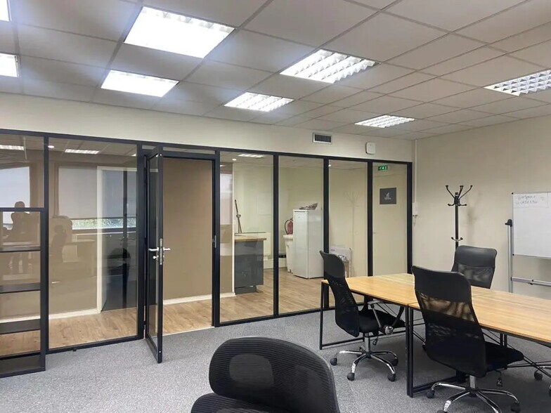 Espace de coworking dans Saint-Cloud à louer - Photo intérieure – Image 2 sur 5