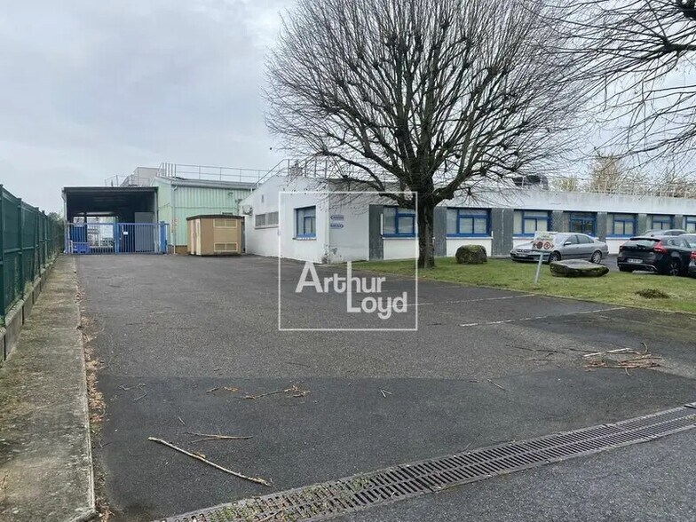Local d'activités dans Vaux-le-Pénil à vendre - Photo de l’immeuble – Image 3 sur 10