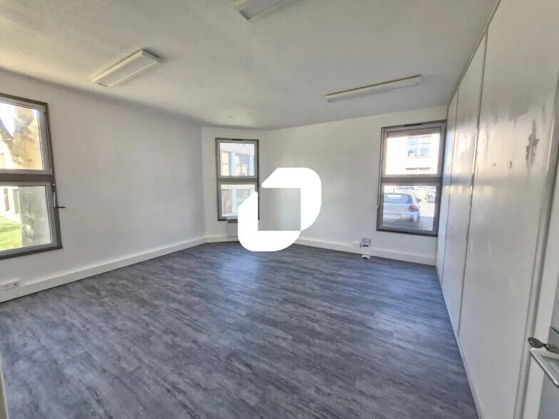 Bureau dans Torcy à louer - Photo de l’immeuble – Image 2 sur 8