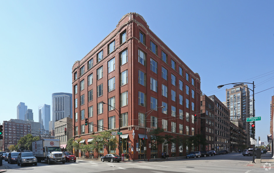 343 W Erie St, Chicago, IL à louer - Photo de l’immeuble – Image 2 sur 7