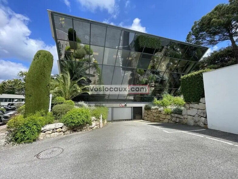 Bureau dans SOPHIA ANTIPOLIS à louer - Photo de l’immeuble – Image 2 sur 6