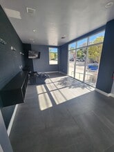 961 SW 7th St, Miami, FL à louer Photo intérieure– Image 2 sur 11