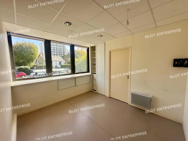 Bureau dans Rennes à vendre - Photo de l’immeuble – Image 2 sur 7