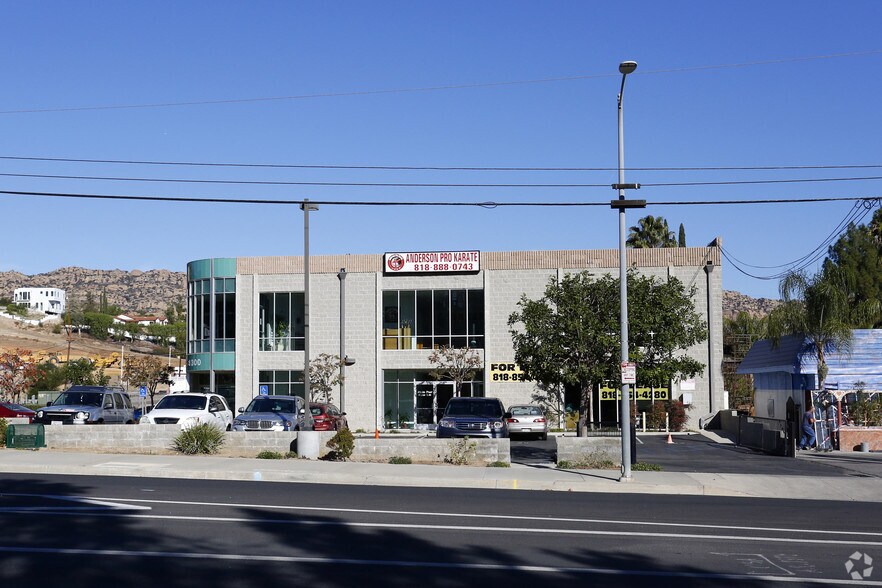 8300 N Valley Circle Blvd, West Hills, CA à louer - Photo de l’immeuble – Image 3 sur 25