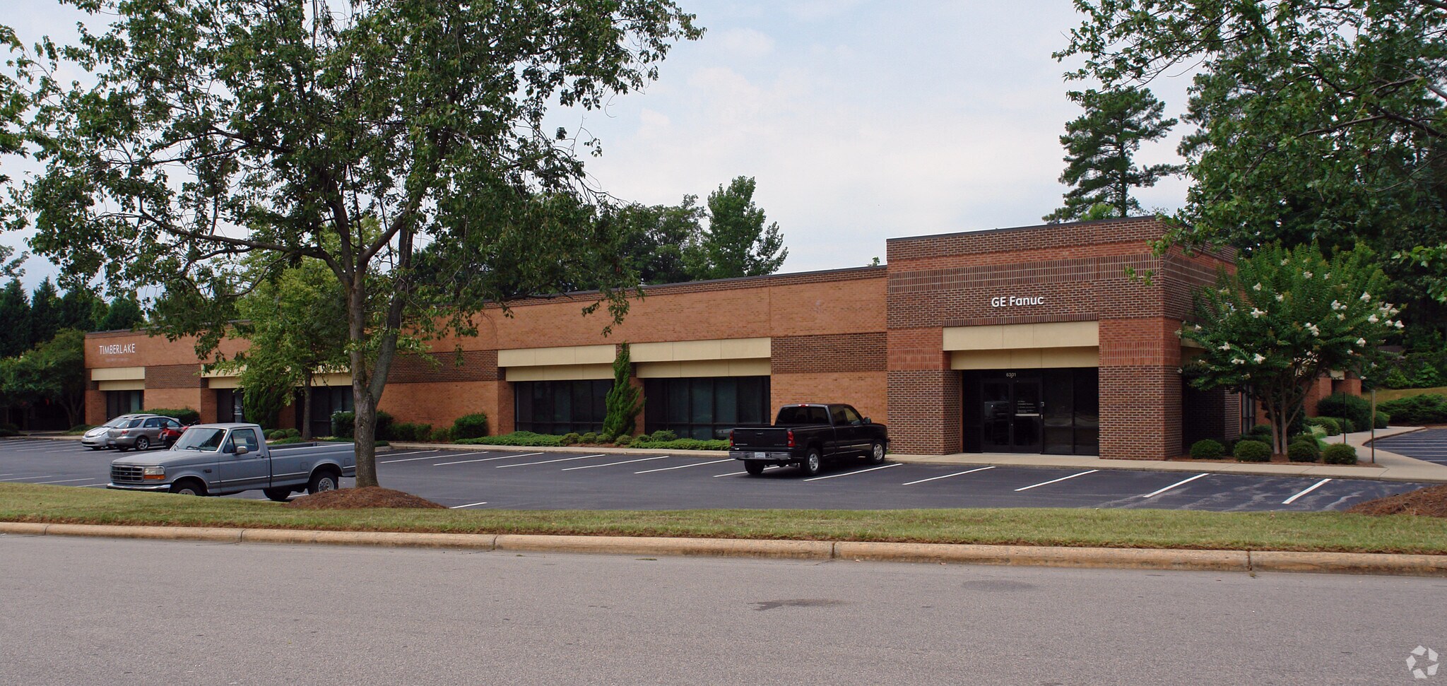6301-6307 Chapel Hill Rd, Raleigh, NC à louer Photo principale– Image 1 sur 4