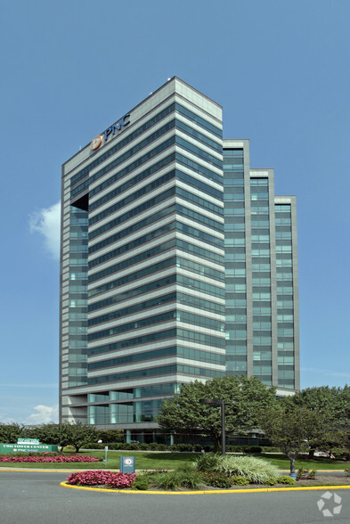 2 Tower Center Blvd, East Brunswick, NJ à louer - Photo de l’immeuble – Image 3 sur 11