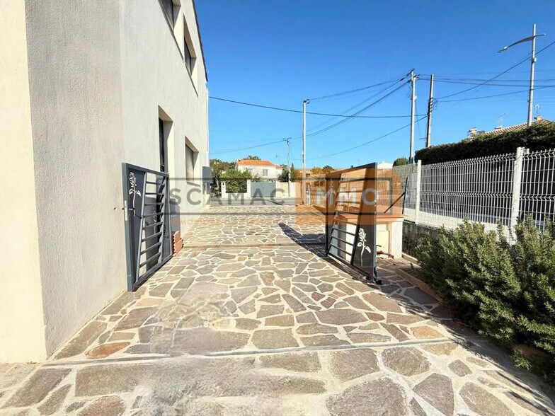 Bureau dans Saint-Raphaël à louer - Photo de l’immeuble – Image 3 sur 5