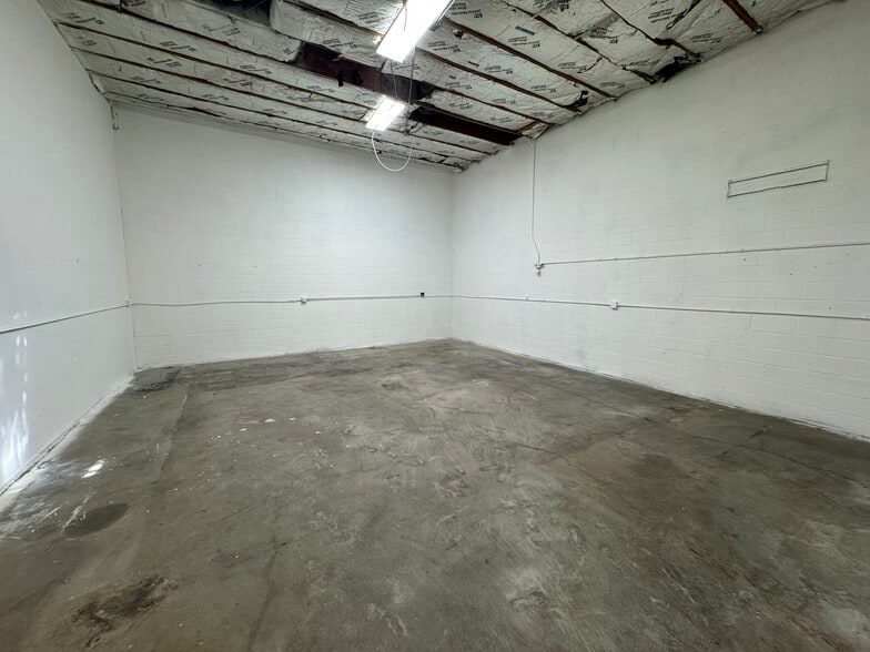 16154-16160 Wyandotte St, Van Nuys, CA à louer - Photo de l’immeuble – Image 3 sur 8