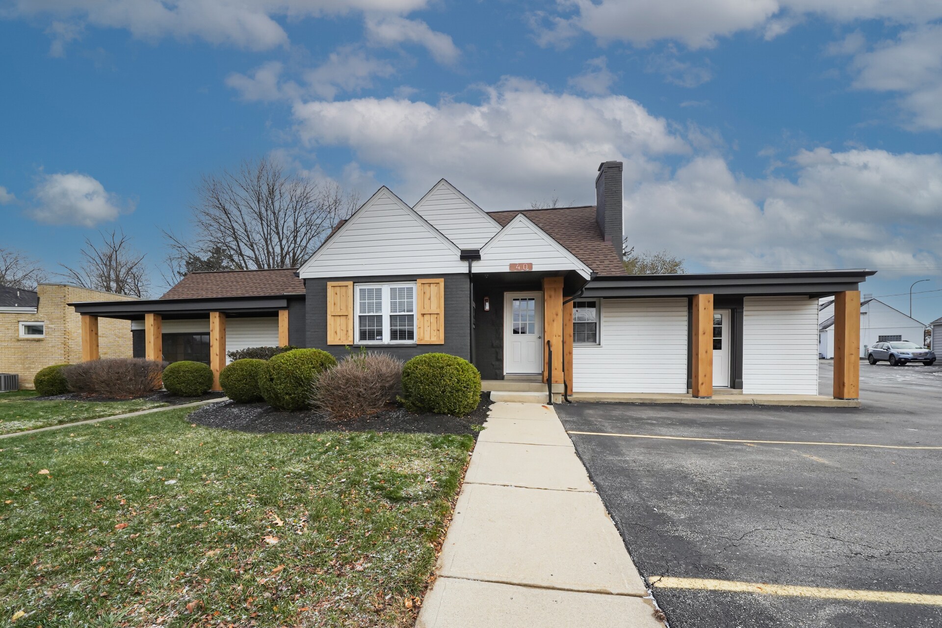 40 Southmoor Cir NE, Kettering, OH à vendre Photo de l’immeuble– Image 1 sur 7