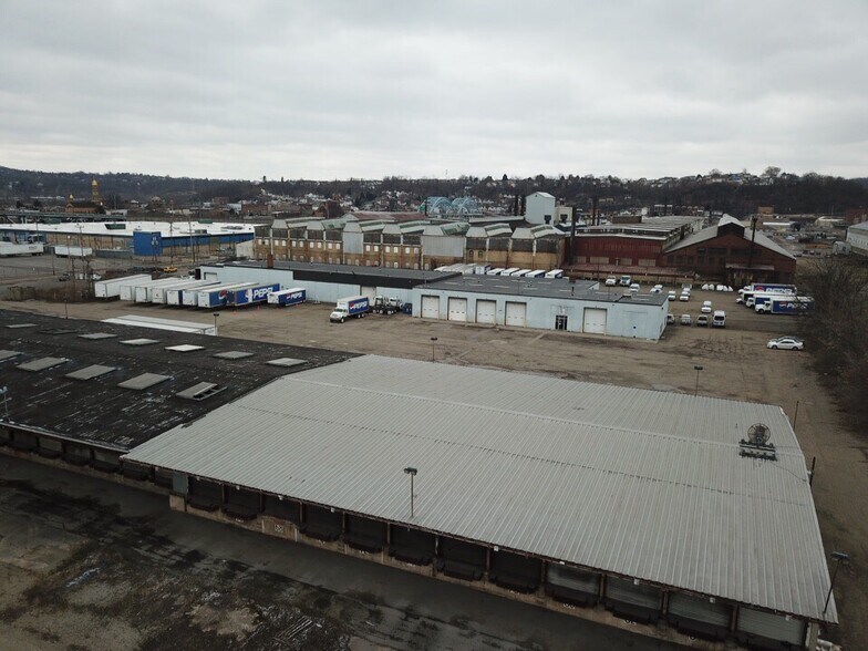 70 Graham St, McKees Rocks, PA à louer - Photo de l’immeuble – Image 2 sur 4