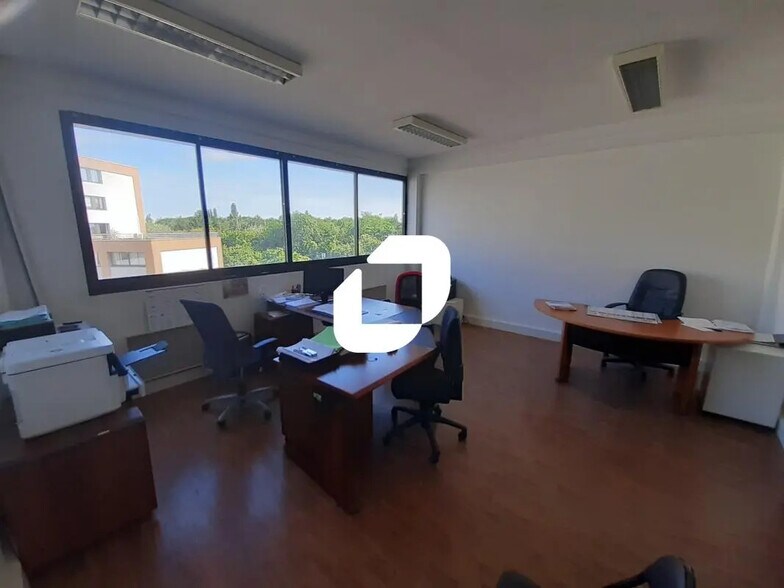 Bureau dans Noisy-le-Grand à vendre - Photo de l’immeuble – Image 1 sur 9
