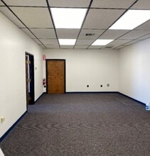 144 Bignall St, Warwick, RI à louer Photo intérieure– Image 2 sur 3