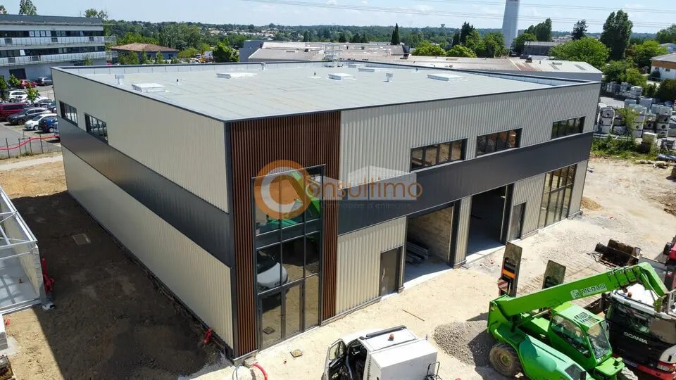 Local d'activités dans ARTIGUES-PRÈS-BORDEAUX à vendre - Photo de l’immeuble – Image 3 sur 3