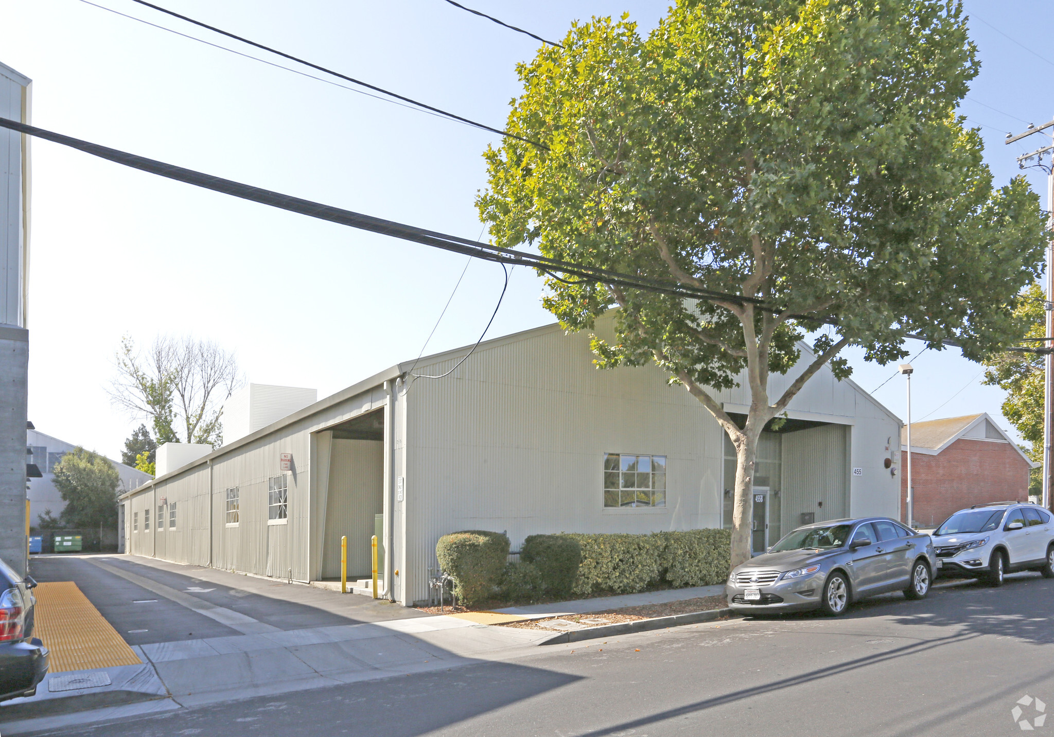 455 Portage Ave, Palo Alto, CA à louer Photo de l’immeuble– Image 1 sur 8
