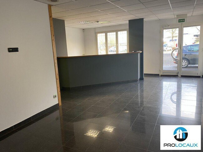 Plus de détails pour Local d'activités à louer