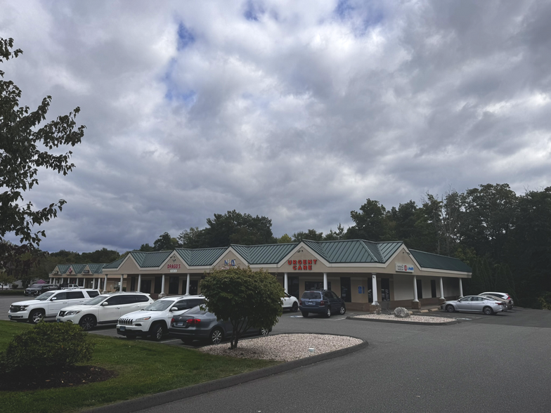 7 Mill Pond Ln, Granby, CT à louer - Photo de l’immeuble – Image 1 sur 6