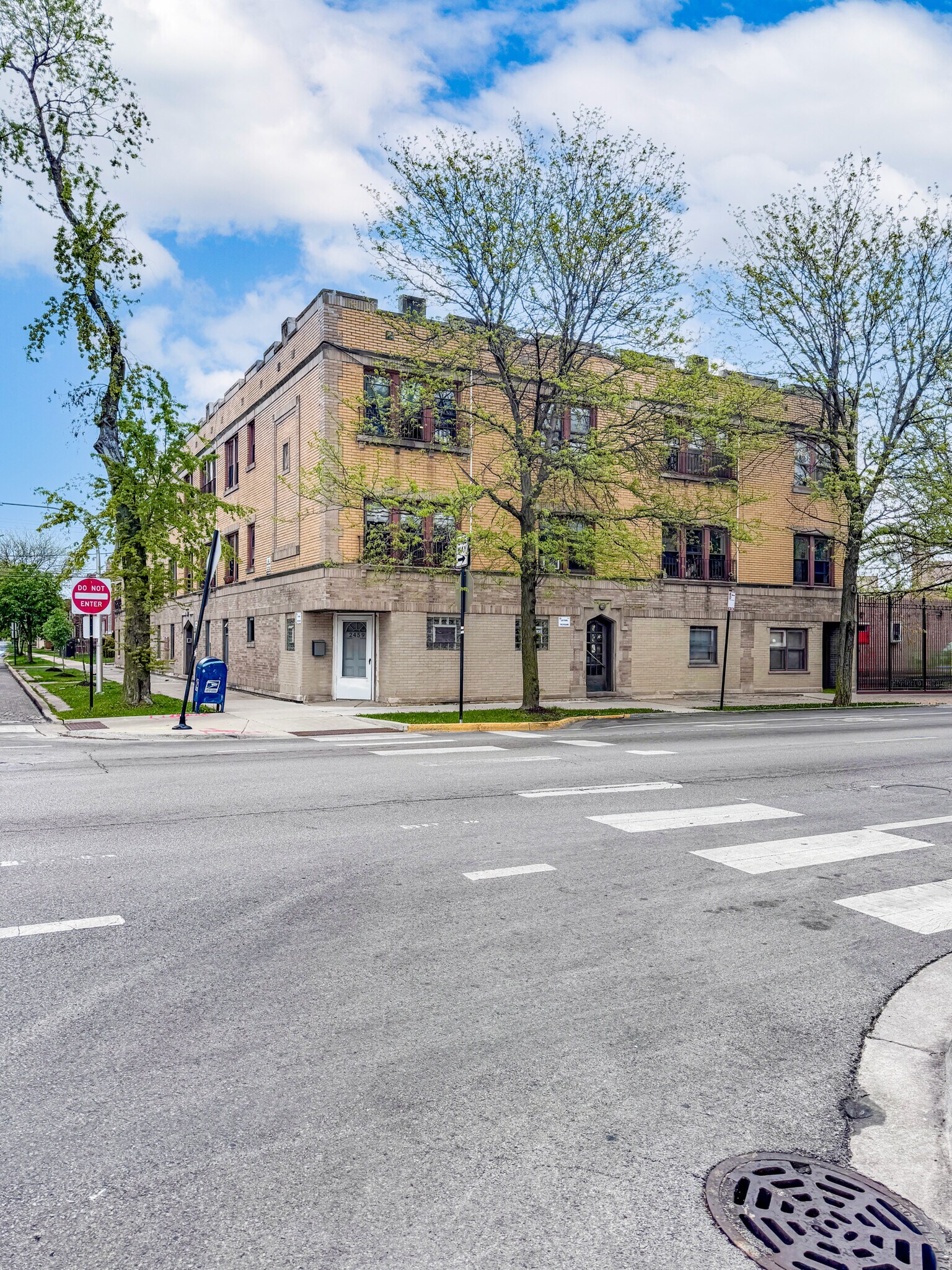 2455 N Laramie Ave, Chicago, IL à vendre Photo principale– Image 1 sur 2