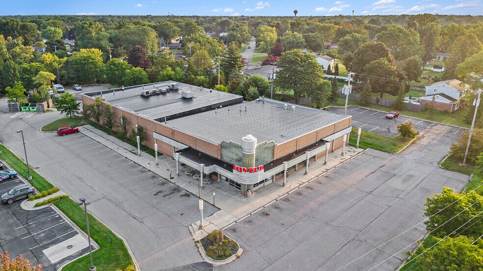 1553 E Hill Rd, Grand Blanc, MI à louer - Photo de l’immeuble – Image 2 sur 2