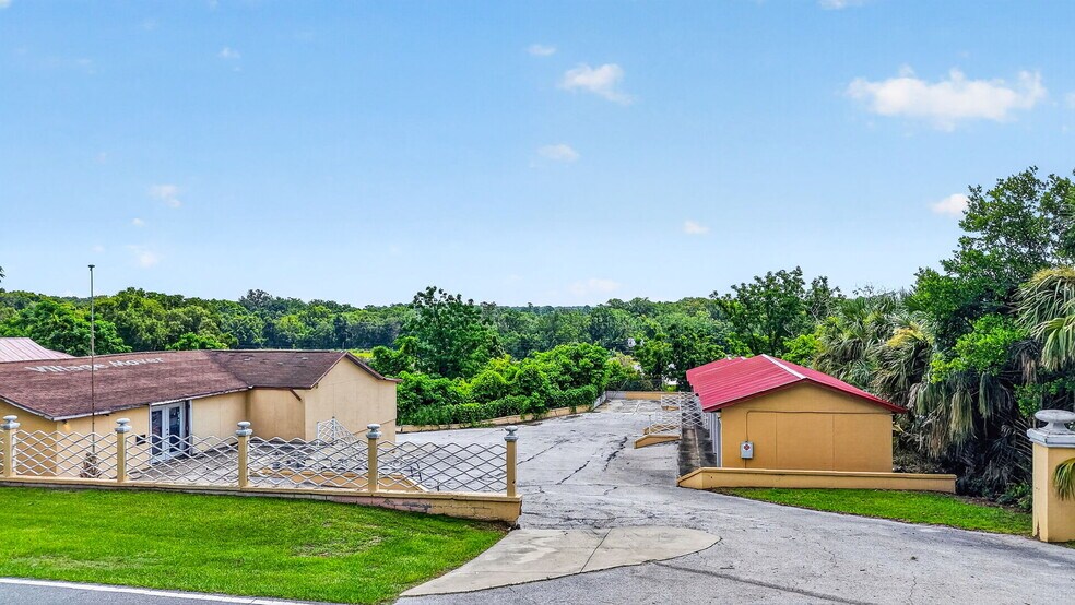 2766 US-441, Fruitland Park, FL à vendre - Photo de l’immeuble – Image 1 sur 26