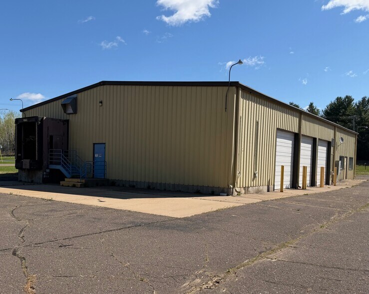 3020 Pioneer Ave, Rice Lake, WI à vendre - Photo de l’immeuble – Image 2 sur 9