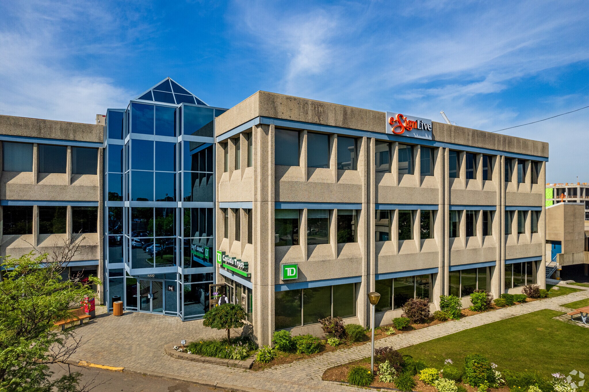 8200 Boul Décarie, Montréal, QC à louer Photo de l’immeuble– Image 1 sur 6