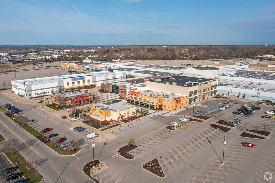3195 SE 28th St, Grand Rapids, MI à louer - Aérien – Image 2 sur 2