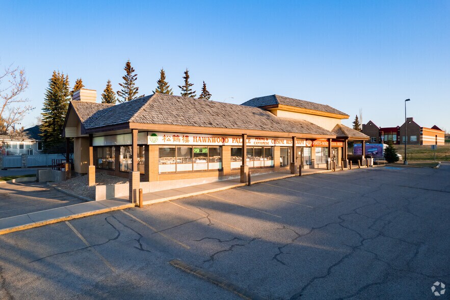 555 Hawkwood Blvd NW, Calgary, AB à vendre - Photo de l’immeuble – Image 2 sur 6