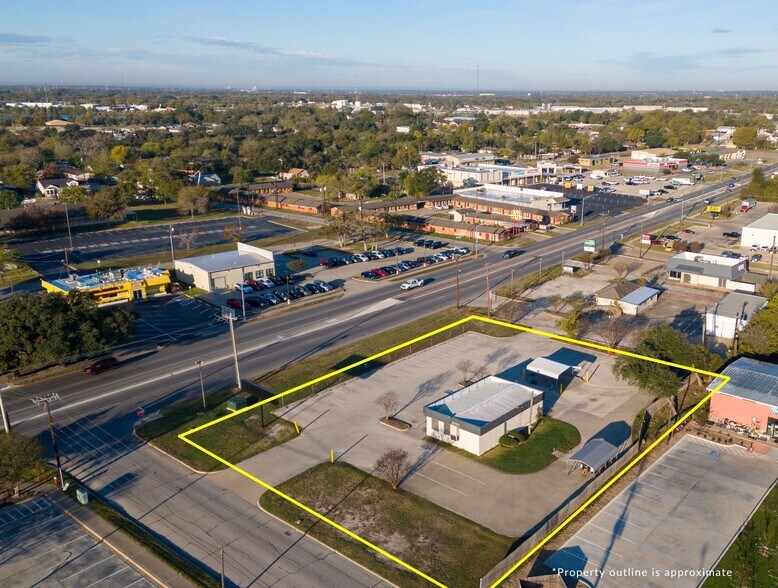 1811 S Texas Ave, Bryan, TX à vendre - Photo de l’immeuble – Image 3 sur 7