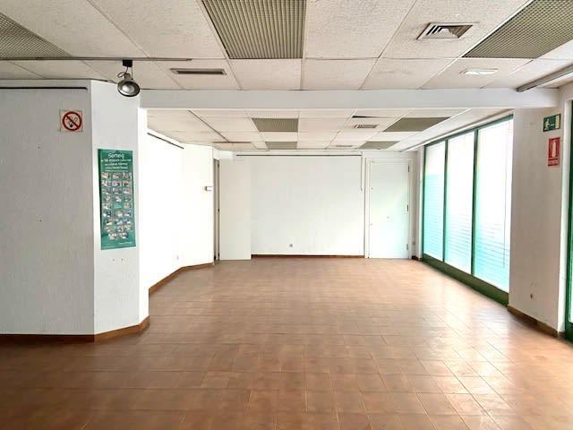 Local commercial dans Vilanova i la Geltrú, Barcelona à louer Plan d’étage– Image 1 sur 3