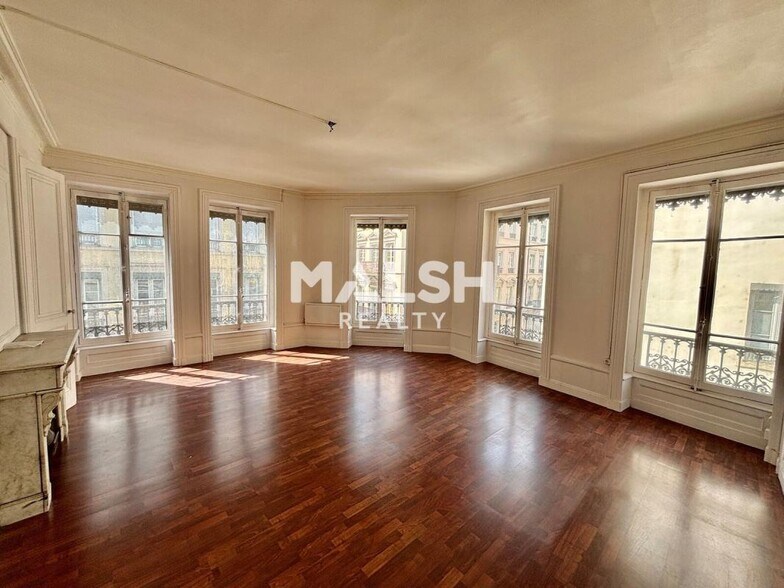 Bureau dans Lyon à louer - Photo de l’immeuble – Image 3 sur 9