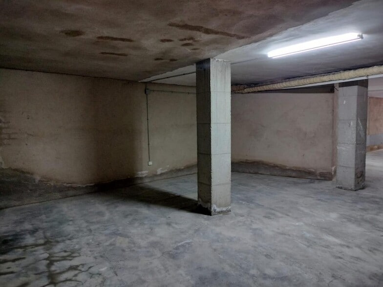 Immeuble residentiel dans Cuenca, Cuenca à vendre - Photo intérieure – Image 2 sur 4