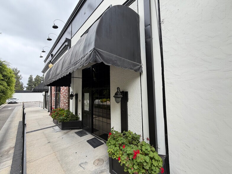 19350 Business Center Dr, Northridge, CA à louer - Photo de l’immeuble – Image 3 sur 15