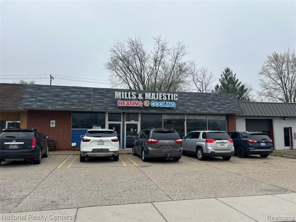 15210 Middlebelt Rd, Livonia, MI à vendre Photo de l’immeuble– Image 1 sur 17