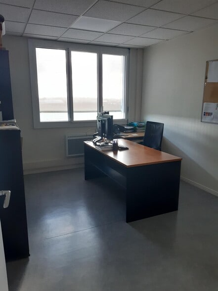 Bureau dans Dury à louer - Photo de l’immeuble – Image 3 sur 6