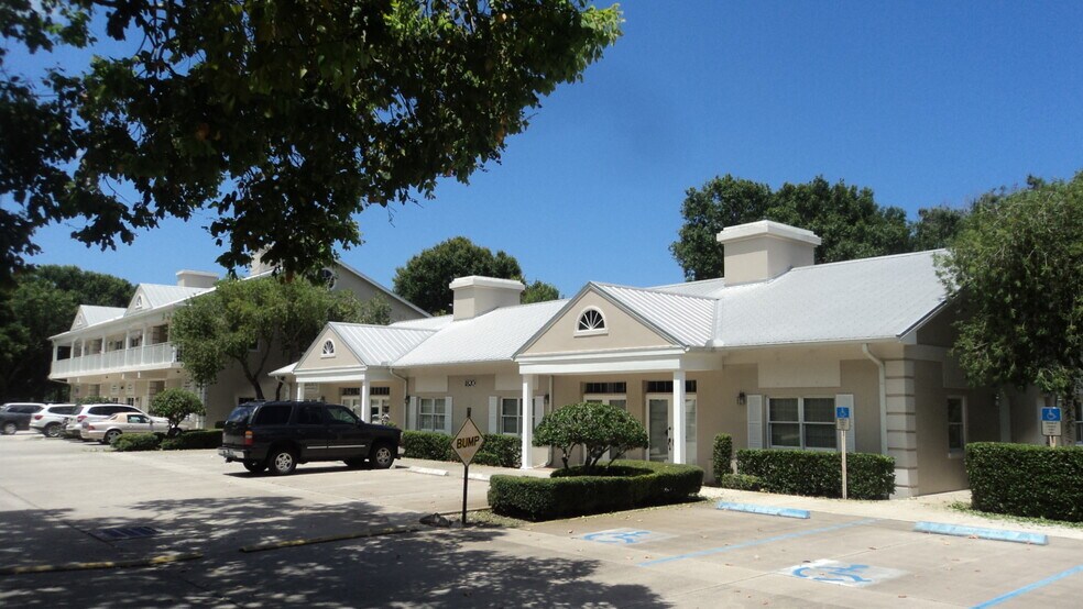 1800 43rd Ave, Vero Beach, FL à louer - Photo de l’immeuble – Image 2 sur 6