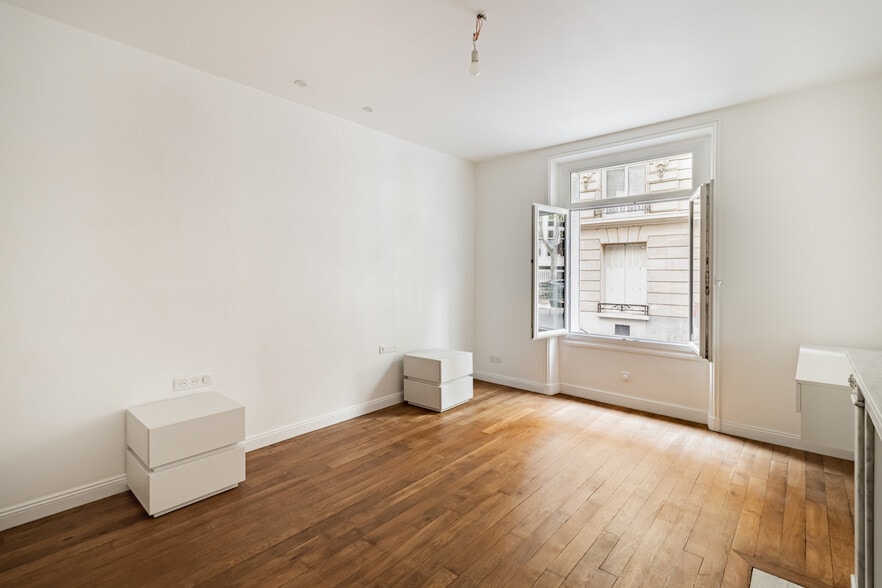 Immeuble residentiel dans Paris à vendre - Photo de l’immeuble – Image 3 sur 5