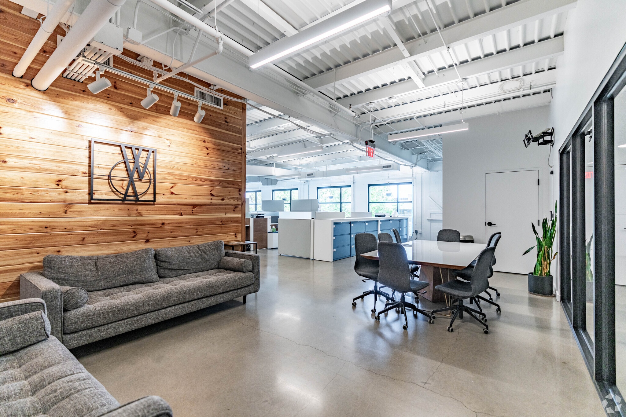 4101 Charlotte Ave, Nashville, TN à louer Photo de l’immeuble– Image 1 sur 6