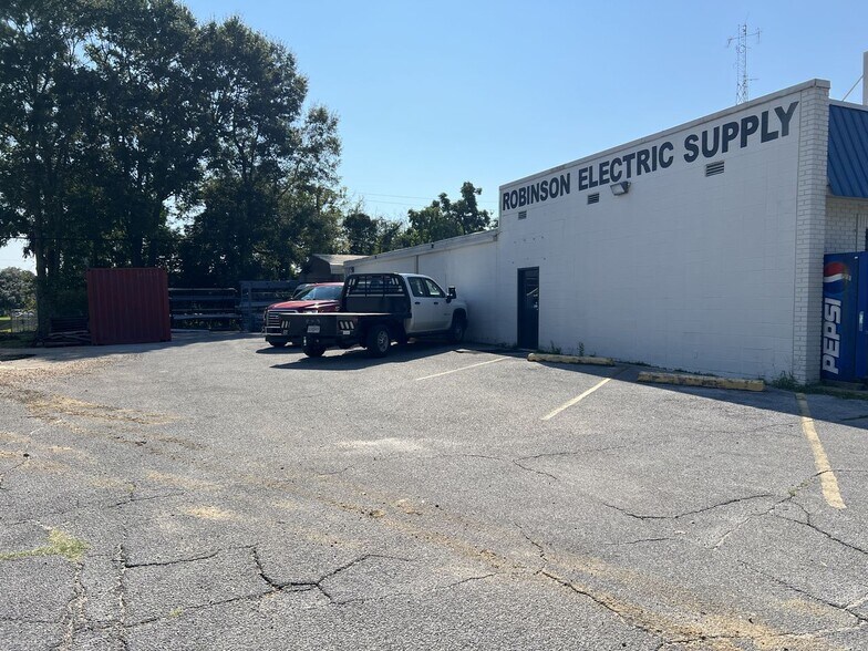 519 N 13th Ave, Laurel, MS à vendre - Photo de l’immeuble – Image 3 sur 8