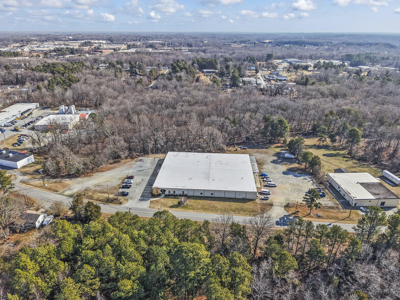 6116 Old Mendenhall Rd, High Point, NC à louer - Photo de l’immeuble – Image 1 sur 12