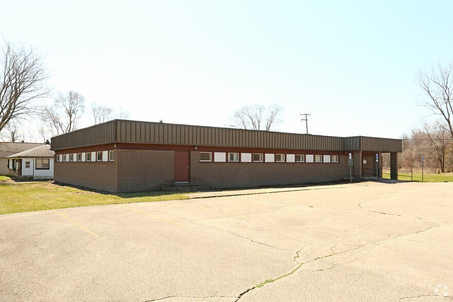 19130 Sumpter Rd, Belleville, MI à louer - Photo de l’immeuble – Image 2 sur 4