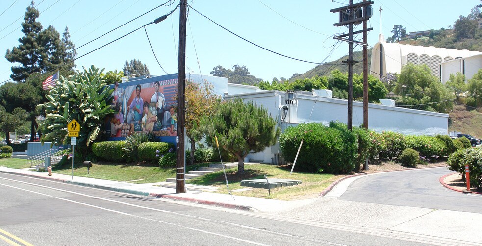 2001 Camino Del Rio S, San Diego, CA à vendre - Photo de l’immeuble – Image 2 sur 2