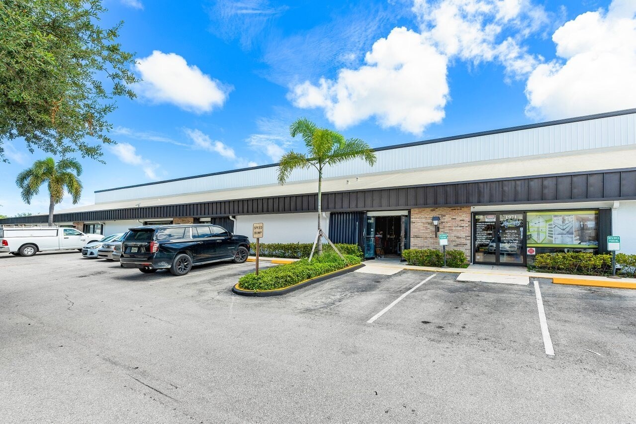 1973 10th Ave N, Lake Worth Beach, FL à vendre Photo principale– Image 1 sur 16