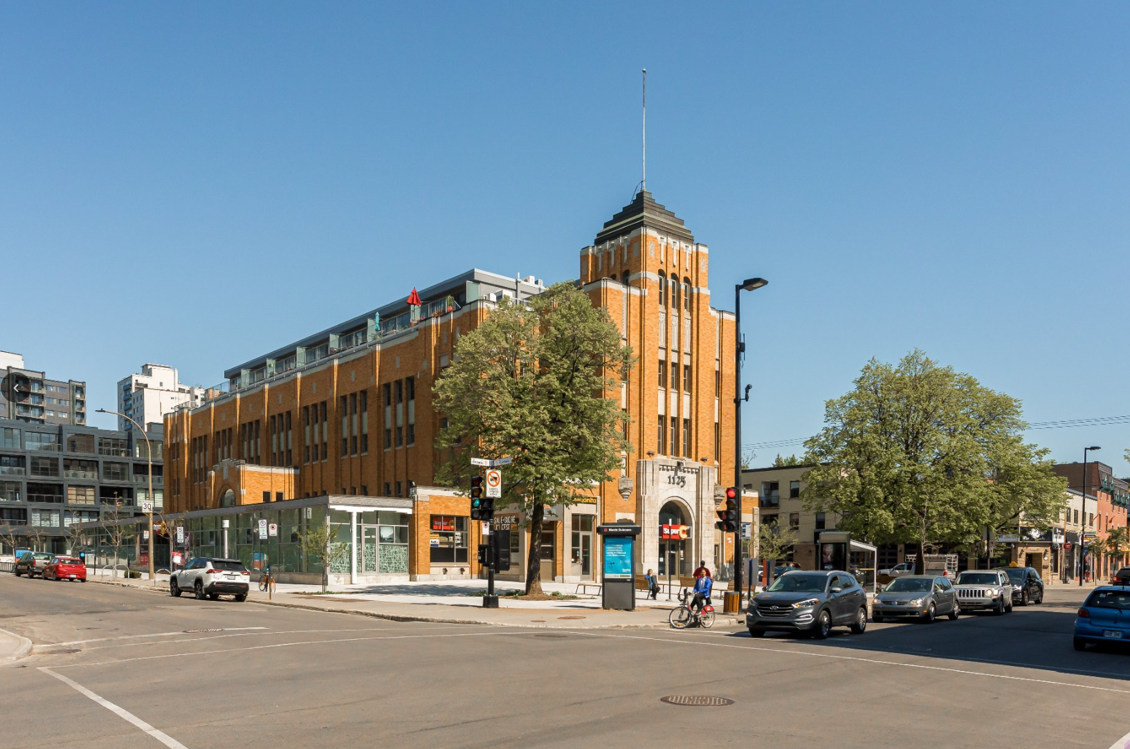 1016-1022 Rue Ontario E, Montréal, QC à vendre Photo principale– Image 1 sur 7