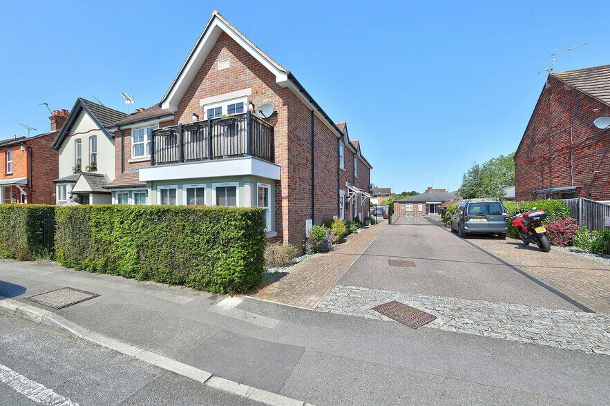 Dedmere Rd, Marlow à vendre - Photo de l’immeuble – Image 3 sur 8