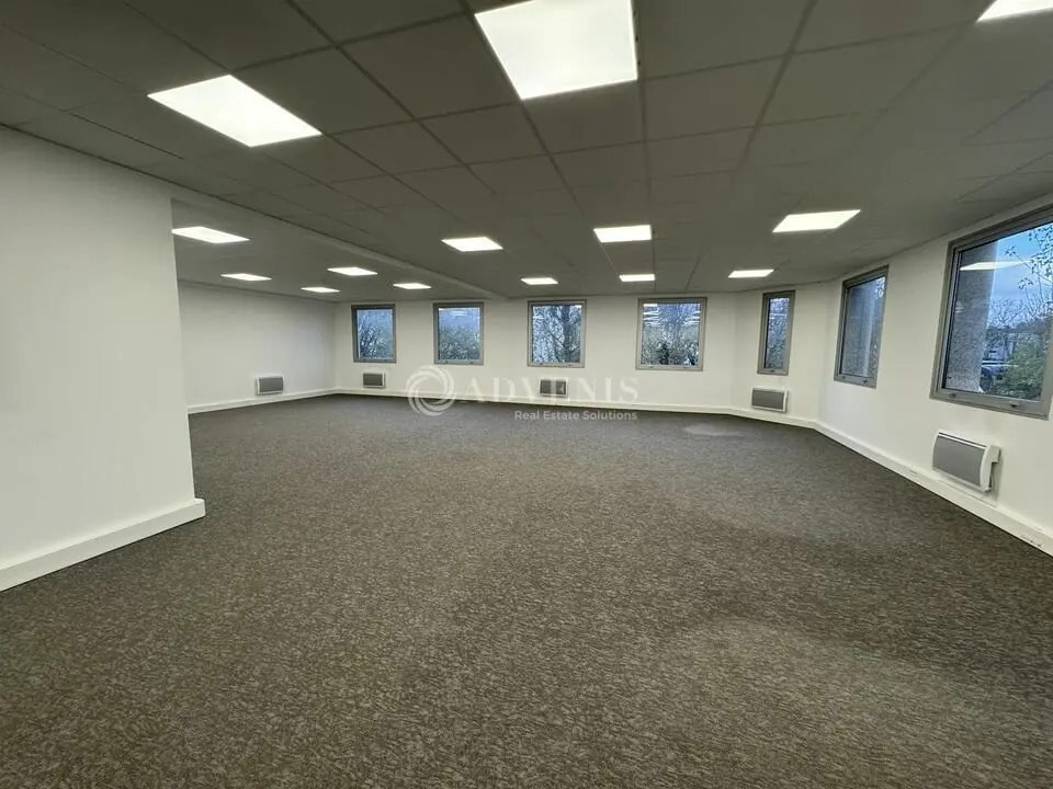 Bureau dans Tremblay-en-France à louer Photo intérieure– Image 1 sur 8