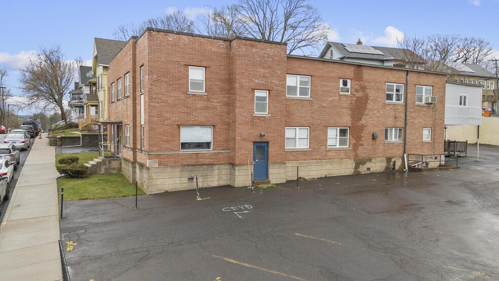 19 Goodwill Ave, Meriden, CT à vendre - Photo de l’immeuble – Image 2 sur 40