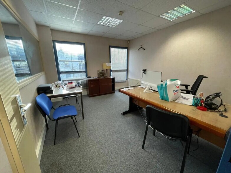 Local d’activités dans Croissy-sur-Seine à louer - Photo de l’immeuble – Image 3 sur 12